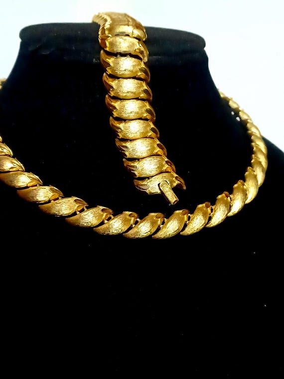 Set Trifari goldtone tema floreale collana e bracciale vintage anni '60
