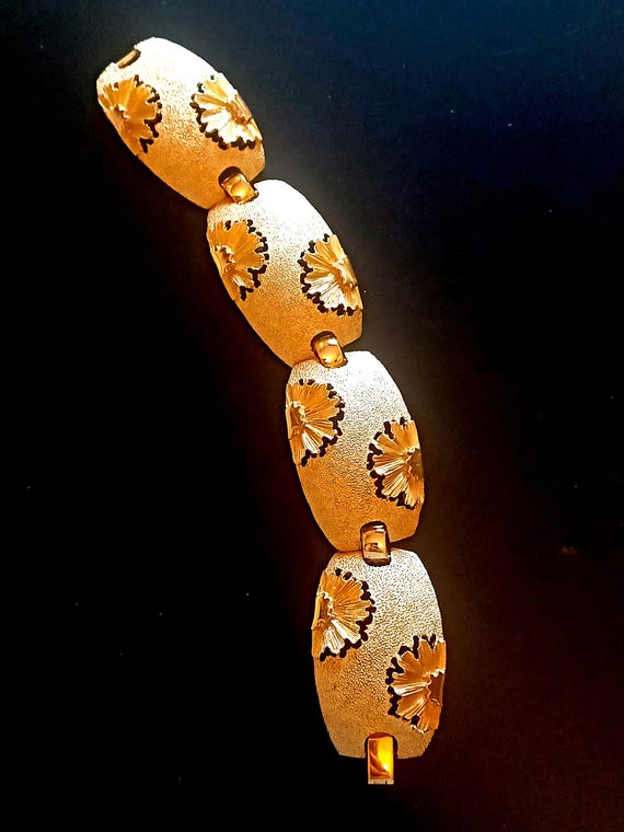 Bracciale Trifari goldtone pannelli con fiori vintage anni '60