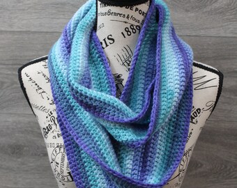 Blue Hue Reedsport Infinity Scarf / Scarf / Blue / Teal / Handmade / Fall and Winter / Gift