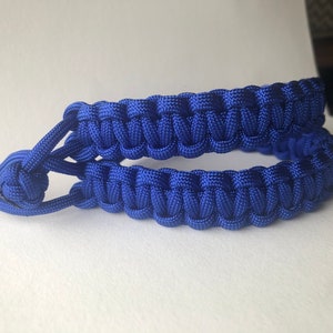 Paracord handcuffs