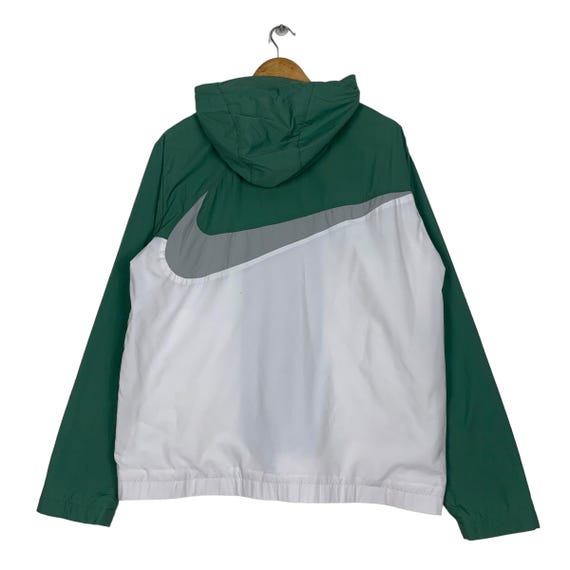 NIKE Big Swoosh Logo on Back Colorblock Green White Light NIKE Big Swoosh Logo on Back Colorblock Green White Light