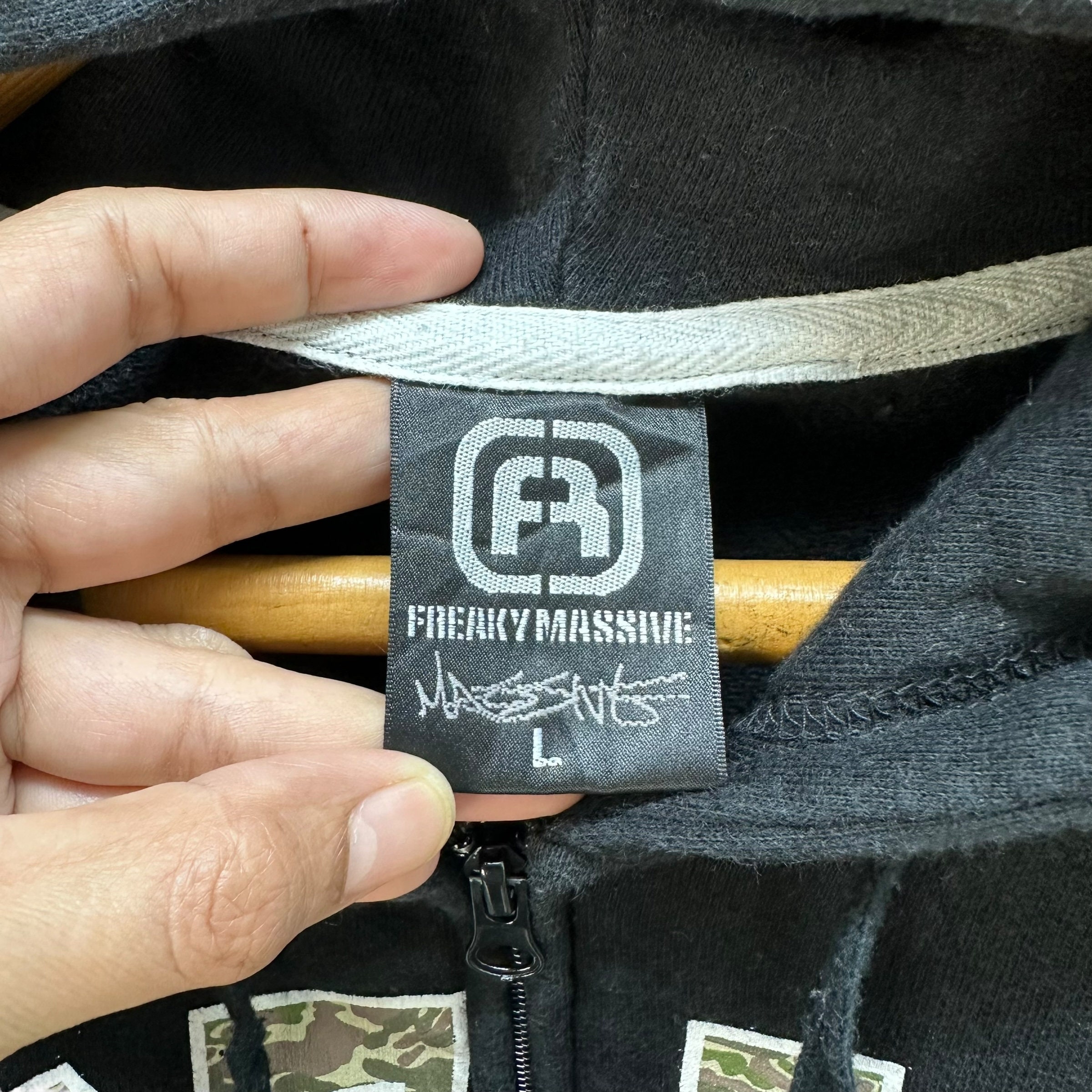 Vintage FREAKY MASSIVE Big Logo Zipper Hoodies Sweatshirts