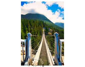 Fotografía de paisaje del puente colgante Sky Pilot / Fotografía de paisaje canadiense / Vista desde la cumbre del mar al cielo / Descarga digital