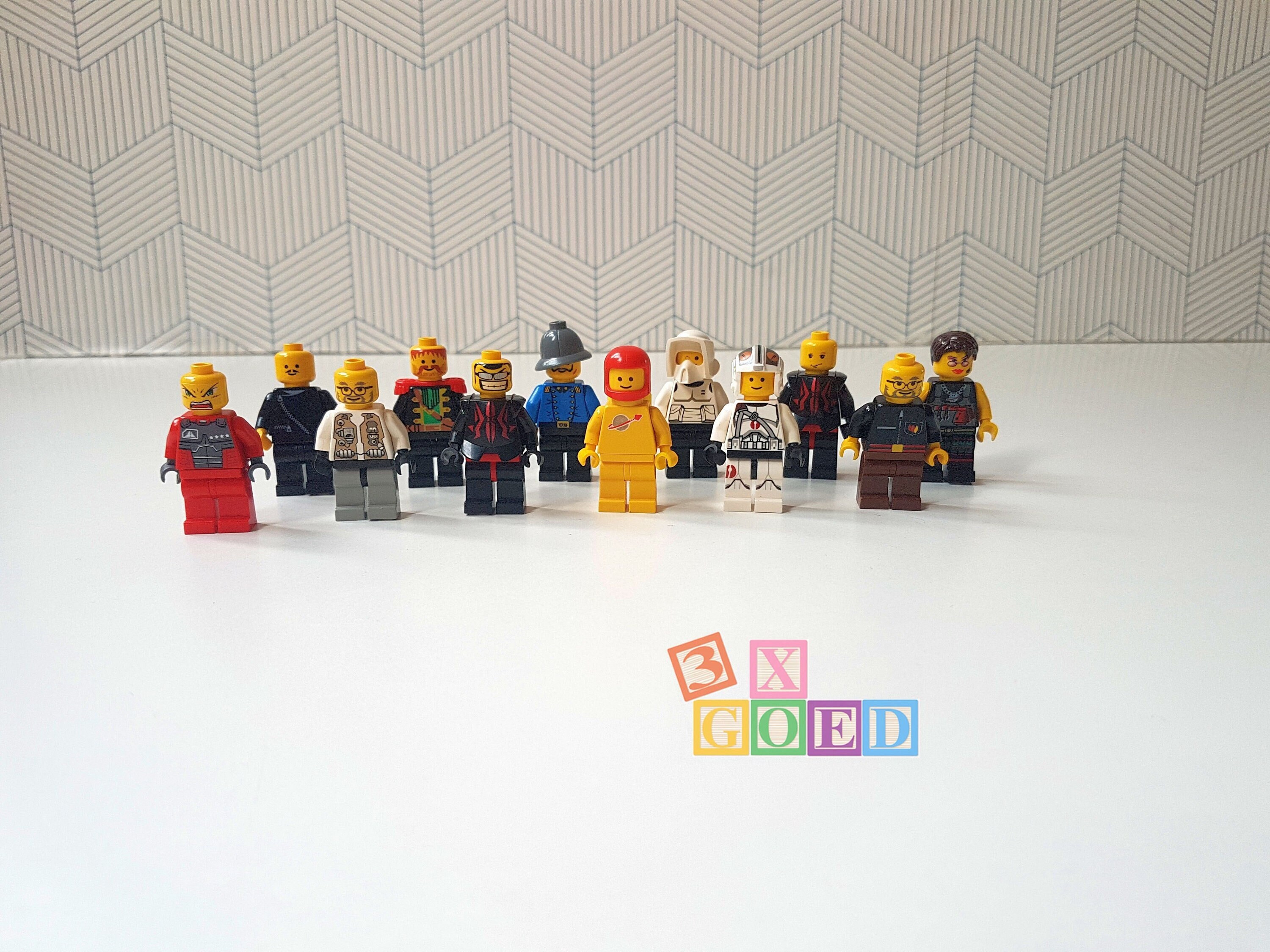 LEGO- CITY- TOWN- VINTAGE- NO ARMS- MINIFIGURE- MINIFIG- YOU PICK FROM LIST