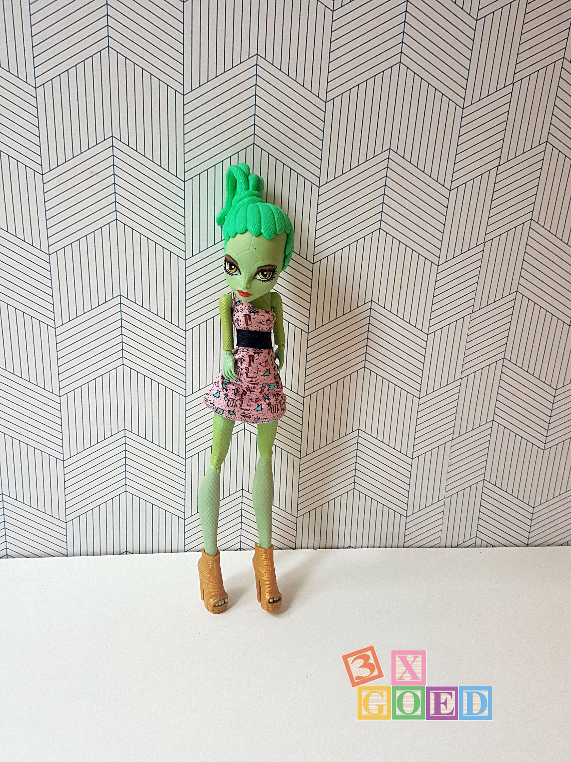 Monster High Gold Elastics 1st First Wave Draculaura Doll Complete Tight  Joints