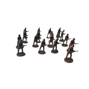 Vintage Milton Bradley Axis & Allies Games USSR Infantry (17pcs)