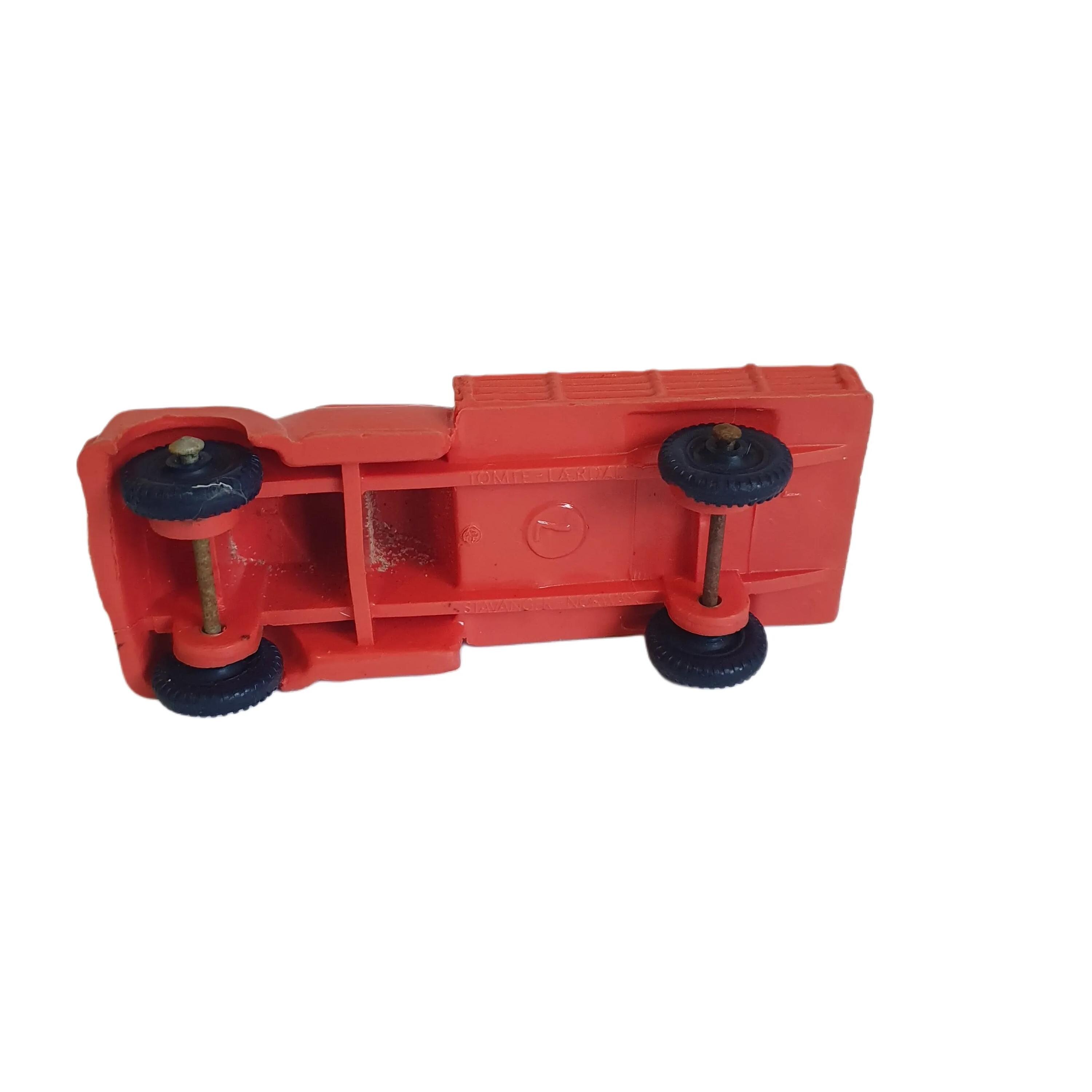 Tomte Laerdal Stavanger Norway Volkswagen Pick Up Rouge