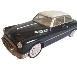 Vintage Voiture Black Metal Tin Friction Sedan
