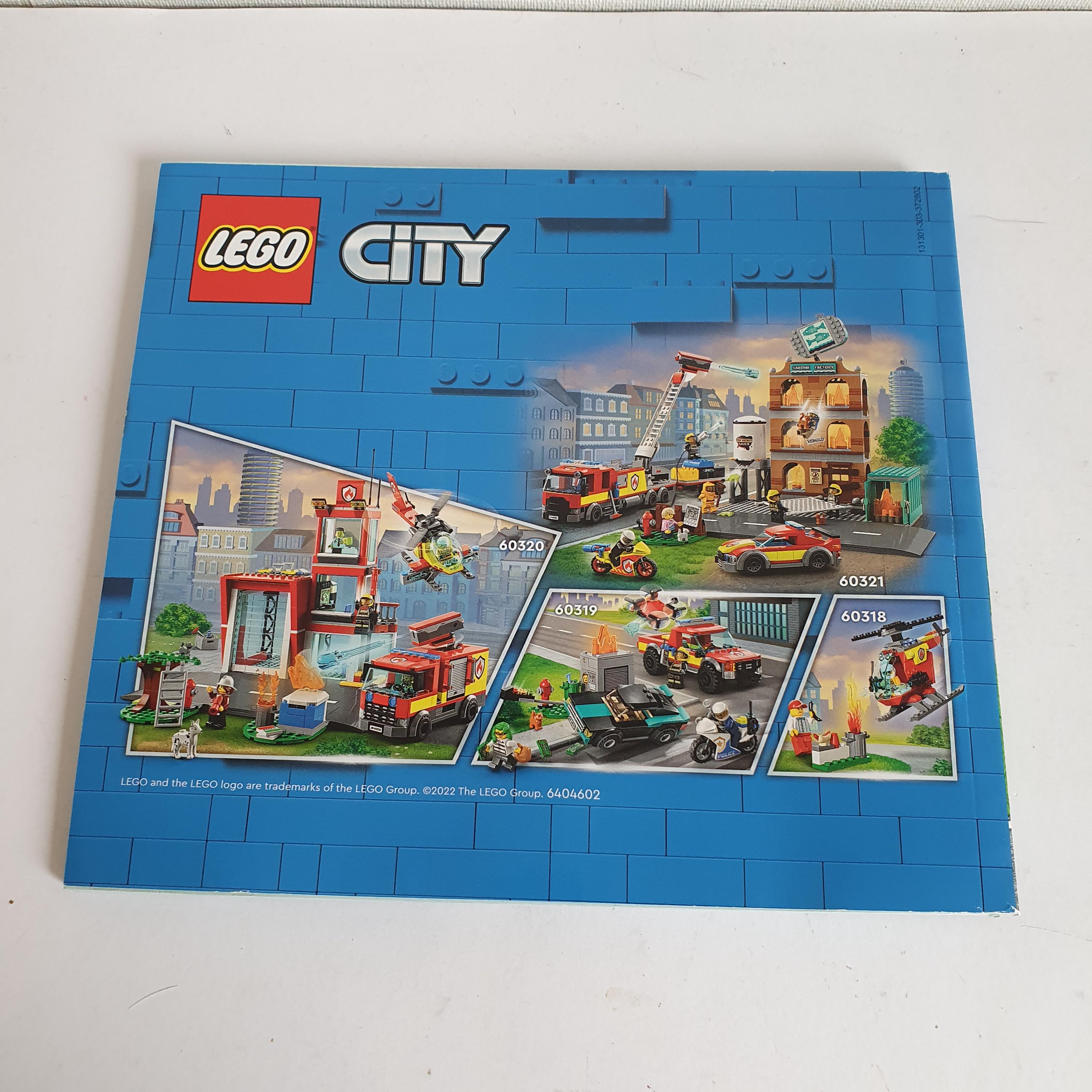 Lego City Police Station (#60316 ) and Town Center (#60292
