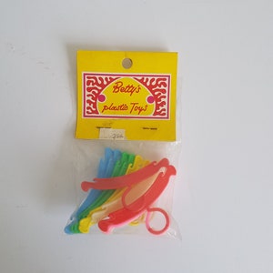 Vintage &quot;Betty&#39;s Plastic Toys&quot; Doll Clothes Hangers (NIB)