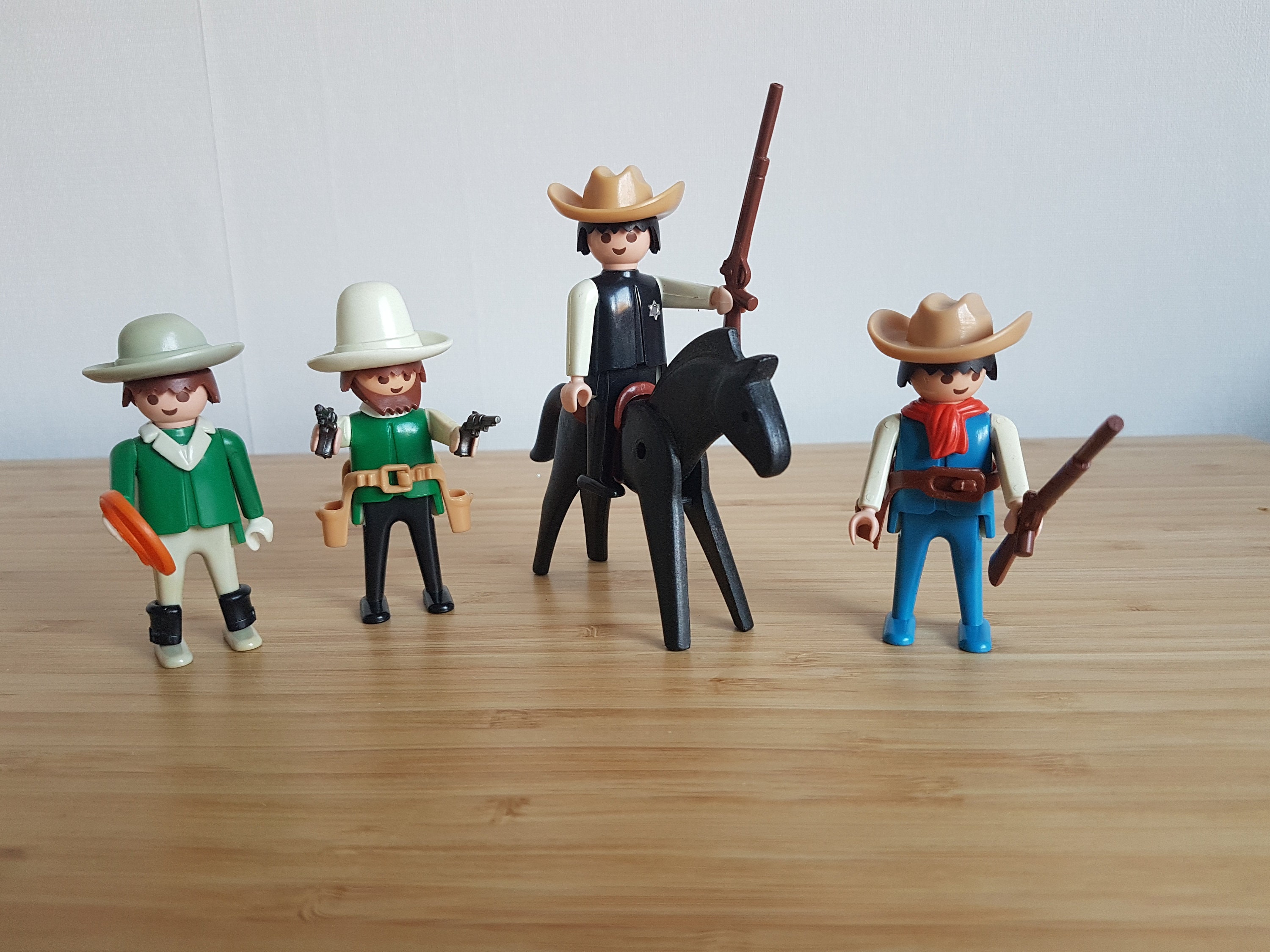 Vintage Playmobil Geobra Cowboys W/horse 