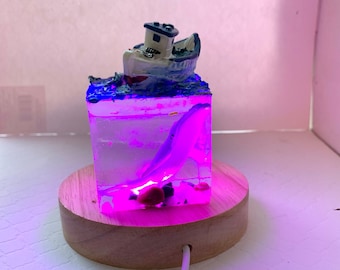 Humpback Whale Art, Diorama Lamp, Whale Nightlight for Adult or Child, Ocean Lover Gift, Ocean Themed Night Light, Beach Lover Gift