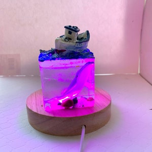 Humpback Whale Art, Diorama Lamp, Whale Nightlight for Adult or Child, Ocean Lover Gift, Ocean Themed Night Light, Beach Lover Gift