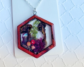 Fairy Garden Necklace, Resin Jewelry, Dried Plant Necklace, Fairy Necklace, fairycore jewelry, Witch Gift, CottageCore Jewelry, Naturecore