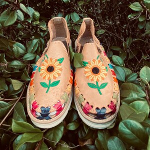 Mexican sunflower huarches. Leather huarches