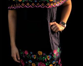 Vestido Mexicano floral Mexican hand-made floral embroidered dress