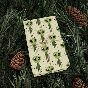 Alien Wrapping Paper, Alien Gift Wrap For Funny Outer Space Themed Galaxy Birthday Party, Ufo Lover Gift Wrap, Christmas Wrapping Paper Roll