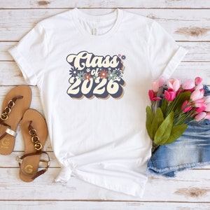  Foto zu Class of 2026 Shirt, Retro 2026 Graduation Tshirt, Floral Class of 26 T 