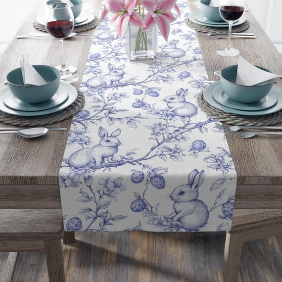 Ostertischläufer Toile Häschen, Frühling Wohndekor, Rustikale OsterpartyTischdecke Dekoration, Oster Chinoiserie Toile De Jouy Tischplatte