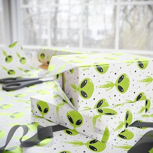 Funny Wrapping Paper Roll, Alien Gift Wrap, Extraterrestrial UFO Lover, Space Theme Kids Birthday Party Decoration, Christmas Gift Wrap