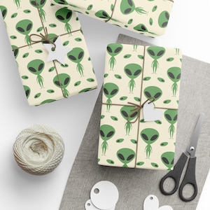 Alien Gift Wrapping Paper Roll, Funny Outer Space Gift Wrap for Birthday Party, Christmas Holiday White Elephant Gift Wrap For UFO Lovers