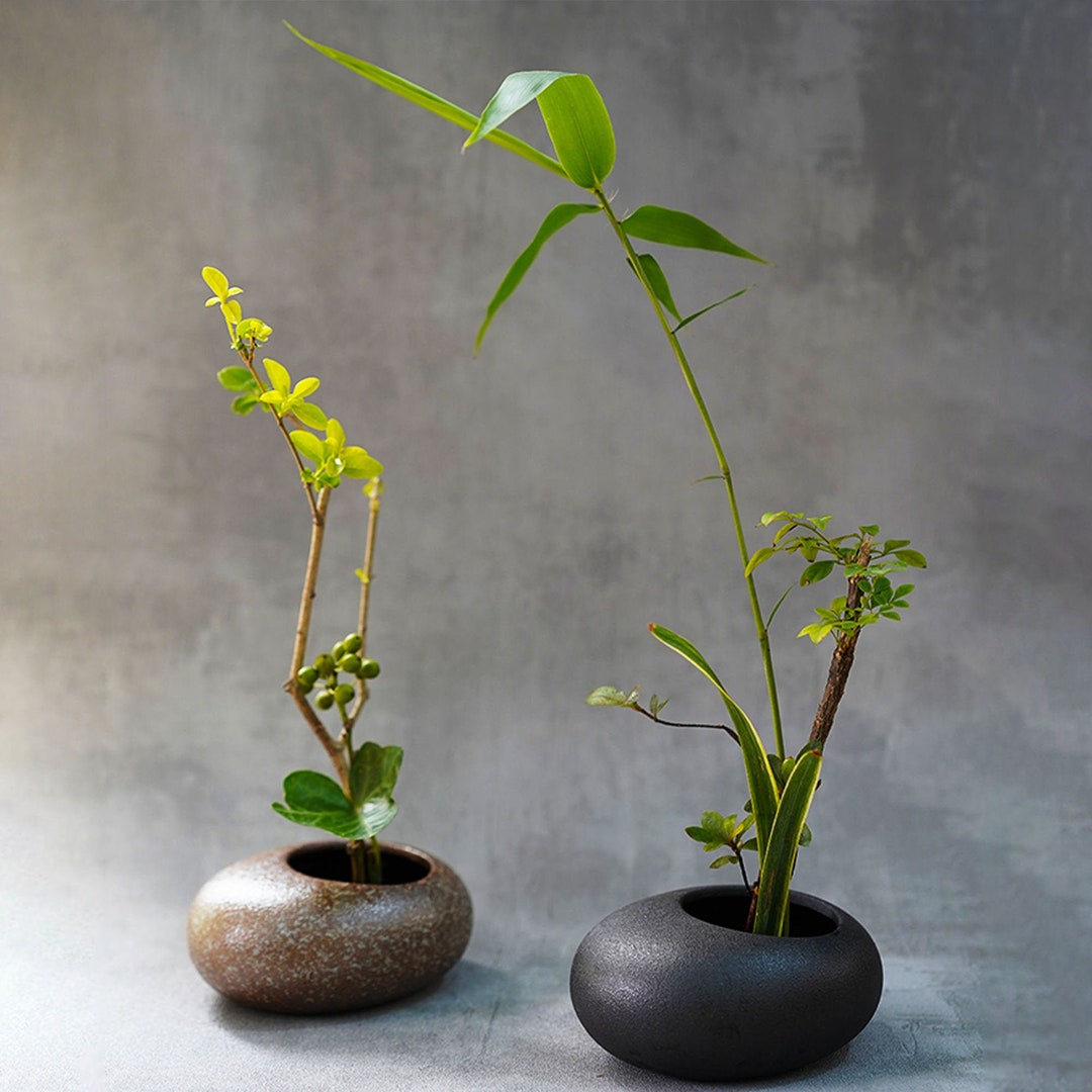 Handmade Ikebana Vase in Round Shape, Japanese Ikebana Style, Kenzan