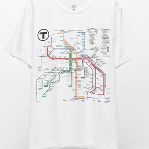 ボストンMBTA市街地図グラフィックTシャツ - アーバンエクスプローラーTシャツ、交通システムシャツ、旅行者へのギフト、通勤ファッション