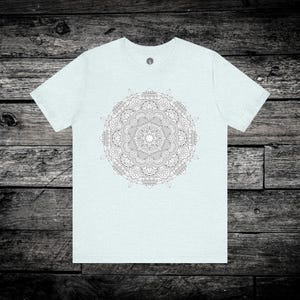 Camiseta unisex de mandala: estilo bohemio, geométrica, informal, regalo para ella/él, diseño geométrico circular. imagen 5