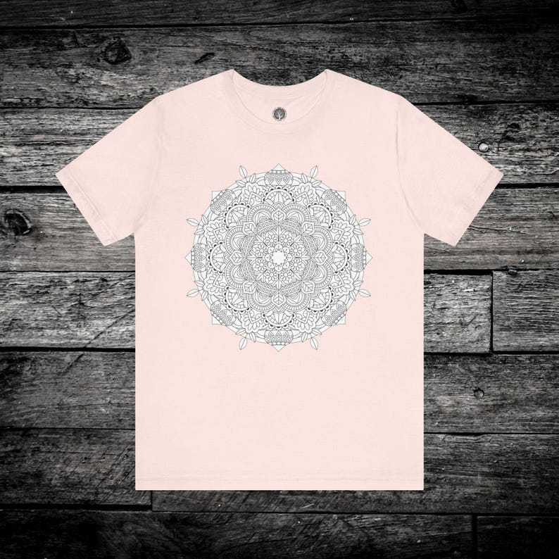 Camiseta unisex de mandala: estilo bohemio, geométrica, informal, regalo para ella/él, diseño geométrico circular. imagen 2