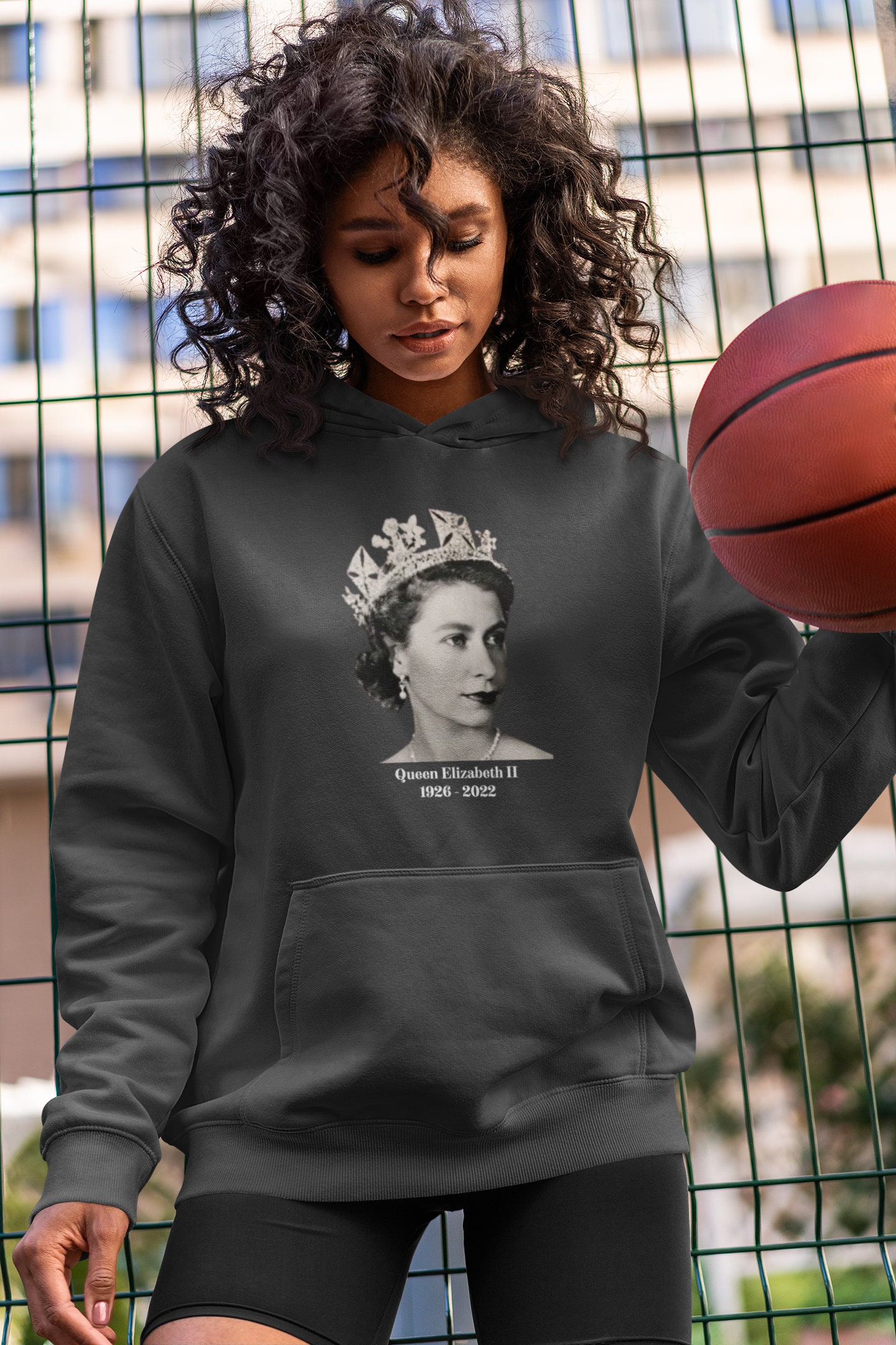 Discover Made in UK - Queen Elizabeth Sweatshirt - RIP Queen - God Save the Queen - Unisex Heavy Blend Hooded Sweatshirt