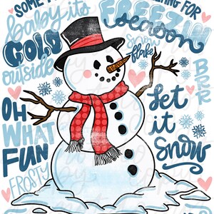 Może przedstawiać: Bałwan w czerwono-białej szalce i czarnym cylindrze. Bałwan stoi w śnieżnym krajobrazie z tekstem "Some people are worth melting for baby it's season, oh what fun, frosty, let it snow, winter wonderland" wok&oacute;ł niego.