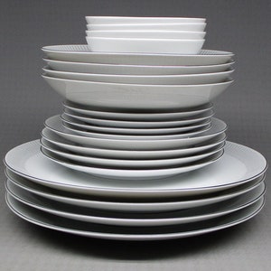 Eva Zeisel Johann Haviland Bavaria 20 pieces platinum band and  mid century modern “ zipper “ (1281)
