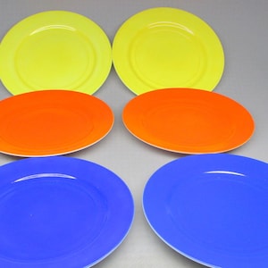 set of 6 plates , assorted colors on white/milk glass , red ( orange red ) yellow blue  Hazel Atlas moderntone / platonite / ovide (1303)