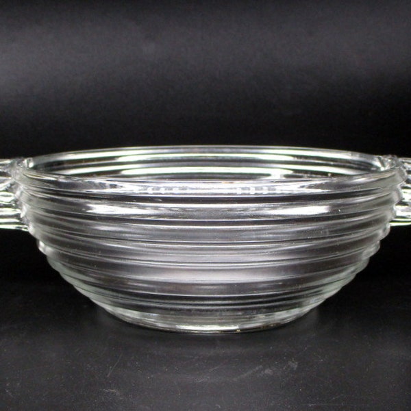 Anchor Hocking Manhattan medium large bowl with wing handles , fruit bowl (?) 9"+ wide  , 7 1/2 " diameter (2240)