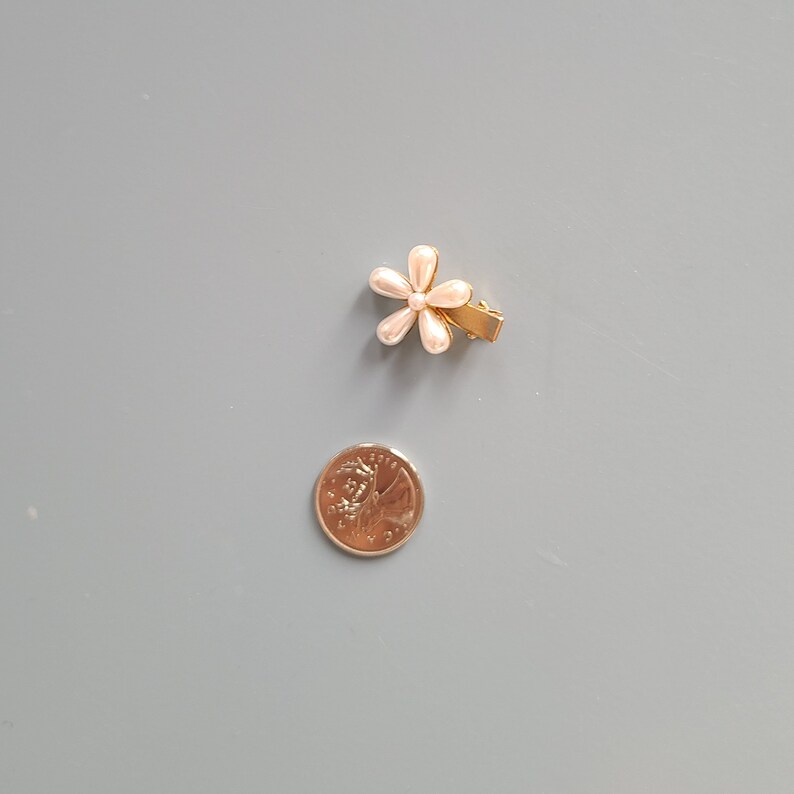 Pearl flower small hair clip fringe clip bridal hair accessory cute tine white flower hair clips
