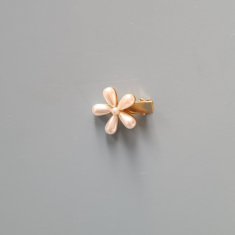 Pearl flower small hair clip fringe clip bridal hair accessory cute tine white flower hair clips