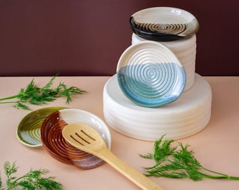 Handmade Ceramic Spoon Rest: Modern Glazed Stoneware Utensil Holder