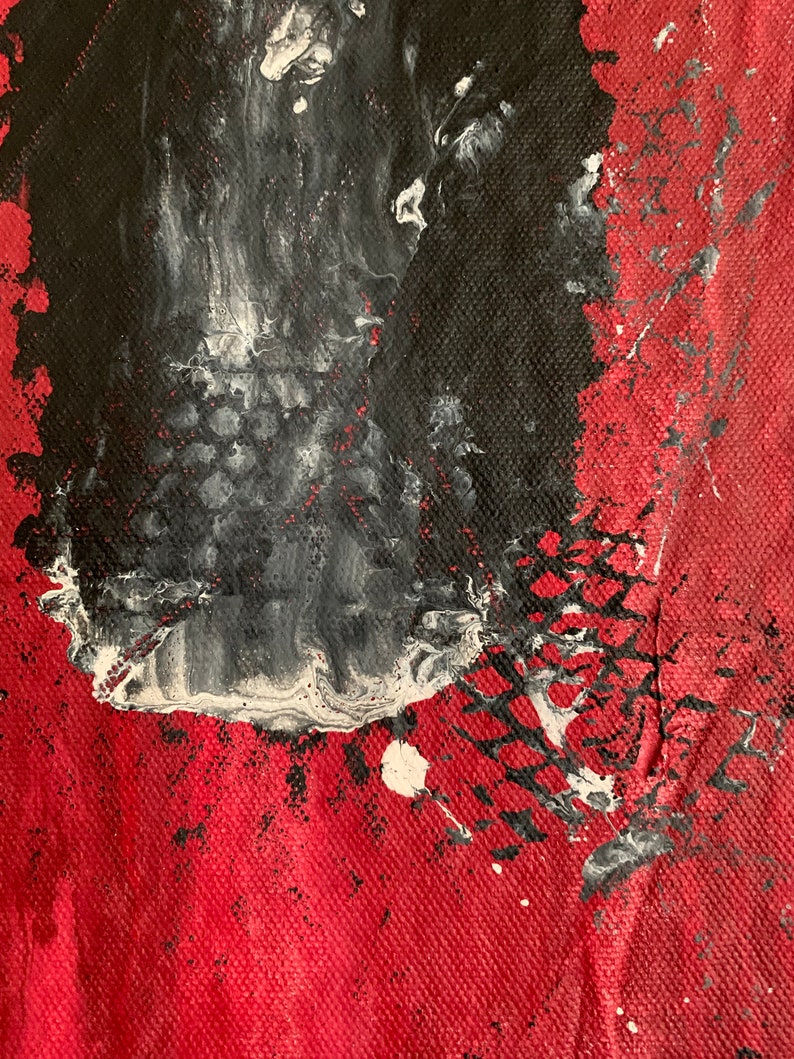 Puede incluir: Pintura abstracta sobre lienzo con fondo rojo y dise&ntilde;o de salpicaduras en blanco y negro.