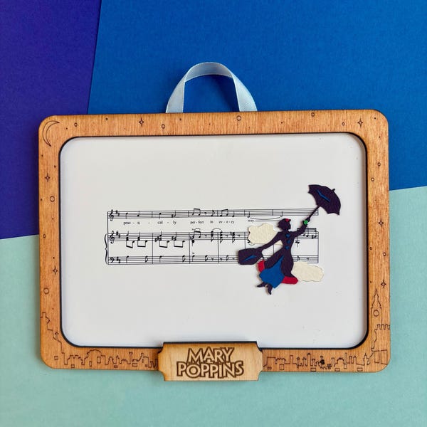 Partitura enmarcada de Mary Poppins con ilustración de papel hecho a mano