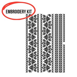 Puede incluir: Un kit de bordado con un patrón geométrico en blanco y negro. El diseño presenta elementos florales y geométricos repetidos, con el texto "EMBROIDERY KIT" en un óvalo rojo en la parte superior. El patrón se muestra verticalmente.