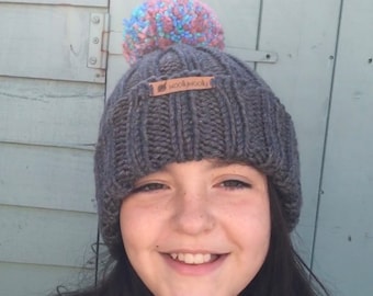 Child’s/teen  bobble hat