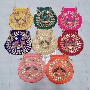 Lot von 50 Stück indische Hochzeit Brauthandtasche Traditionelle Potli Tasche Party Potli Tasche Rückgabegeschenk Potli Tasche indische Gifting Potli Tasche freies Schiff.