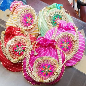 Veel van 200 Indiase handgemaakte geborduurde dames clutch portemonnee/zakje/tasje, huwelijksbedankje/retourcadeau voor gasten gratis expreslevering