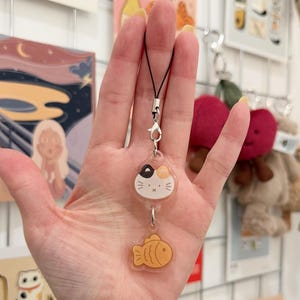 Accesorio de correa con diseño de gato y pez // Accesorio para teléfono, colgante para teléfono, colgante para bolso, accesorio para bolso, accesorio bonito para teléfono, correa con colgante para teléfono