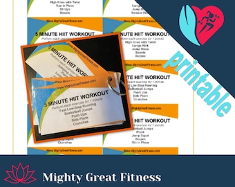 Può includere: Schede di allenamento HIIT stampabili di 5 minuti con una varietà di esercizi, tra cui jumping jack, plank, affondi, corsa a passo basso veloce, salti di pallacanestro, flessioni, plank laterali e addominali. Le schede sono arancioni e bianche con l'indirizzo del sito web www.MightyGreatFitness.com.