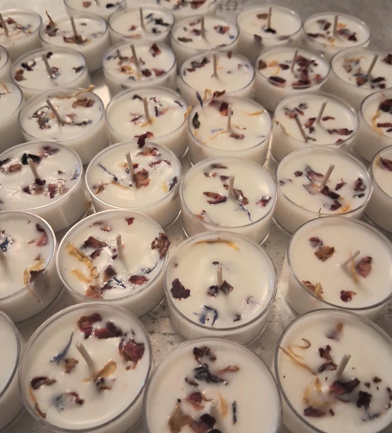 Freesia & Lilac Soy Wax Tealights: Floral Scent, Dried Flowers image 5