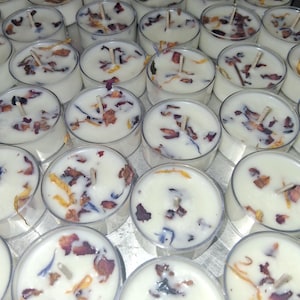 Freesia & Lilac Soy Wax Tealights: Floral Scent, Dried Flowers