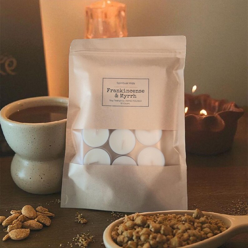 Freesia & Lilac Soy Wax Tealights: Floral Scent, Dried Flowers image 4