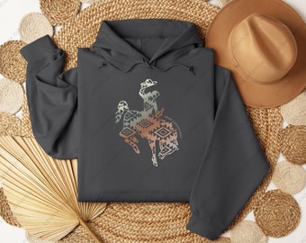 Felpa con cappuccio color antracite con stampa azteca di cowgirl e cowboy, stile boho western vintage, abbigliamento da rodeo e ranchero del selvaggio West.