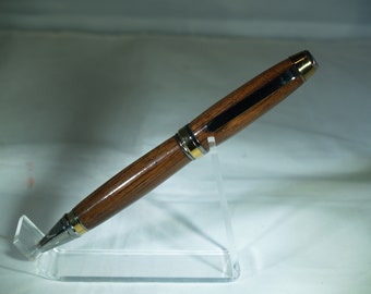 Black Titanium twist pen dressed in Monterillo Rosewood